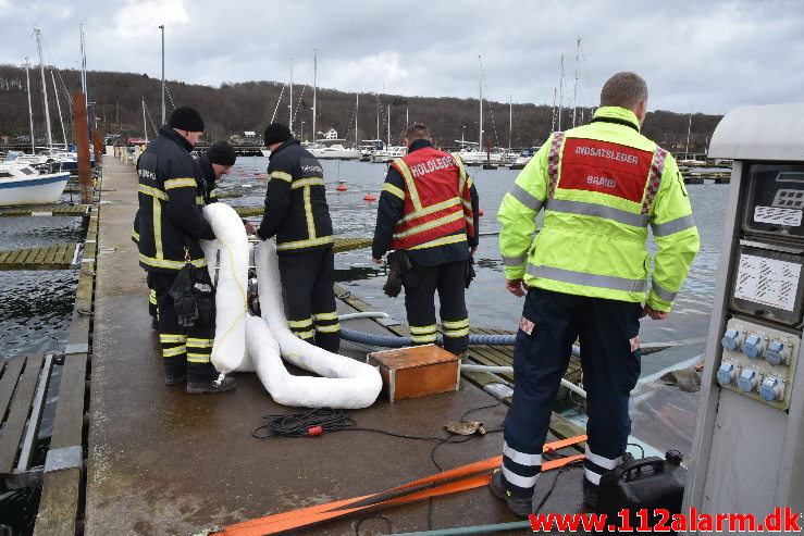 Trekantbrand med til at redde båd. Vejle Lystbådehavn på Stævnen. 22/02-2020. Kl. 13:28.