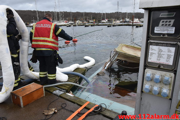 Trekantbrand med til at redde båd. Vejle Lystbådehavn på Stævnen. 22/02-2020. Kl. 13:28.