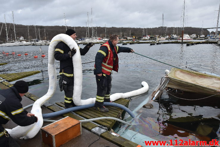 Trekantbrand med til at redde båd. Vejle Lystbådehavn på Stævnen. 22/02-2020. Kl. 13:28.