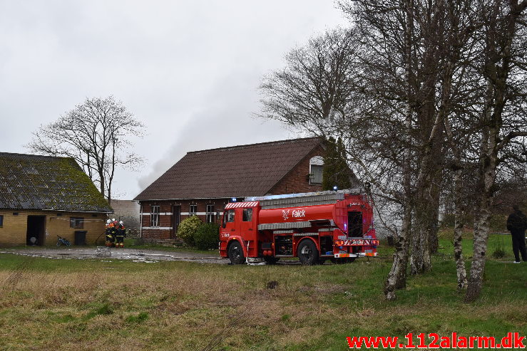 Brand i Villa. Ballevej ved Bredsten. 24/02-2020. Kl. 16:37.