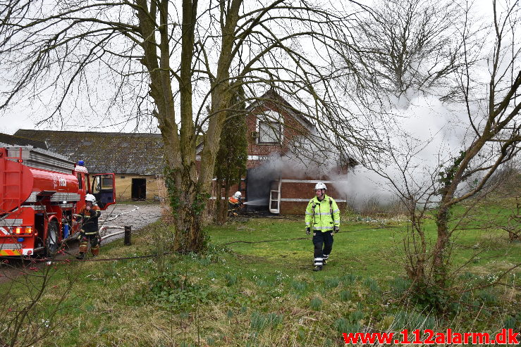 Brand i Villa. Ballevej ved Bredsten. 24/02-2020. Kl. 16:37.