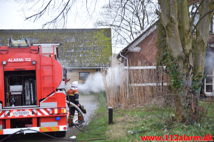 Brand i Villa. Ballevej ved Bredsten. 24/02-2020. Kl. 16:37.