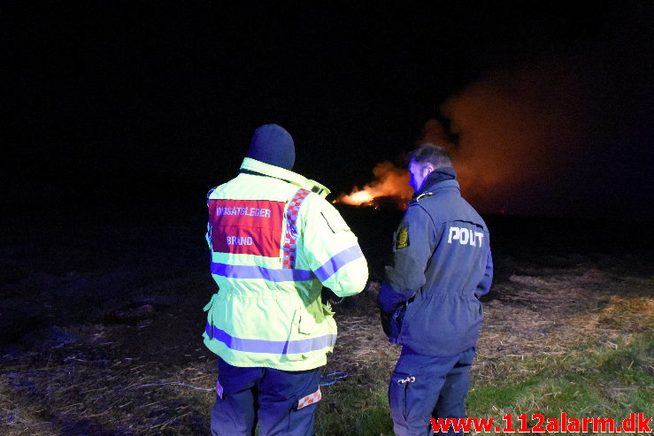 Ild i Halmstak. Tremhusevej ved Bjerlev. 04/03-2020. Kl. 19:11.