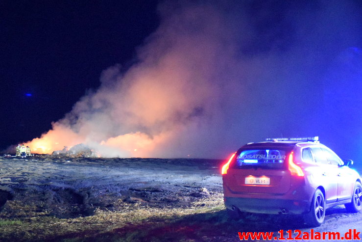 Ild i Halmstak. Tremhusevej ved Bjerlev. 04/03-2020. Kl. 19:11.