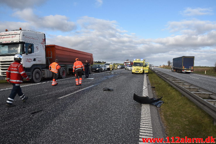 Bilbrand i det fri. Motorvejen ved DTC ved Vejle. 16/03-2020. Kl. 16:05.