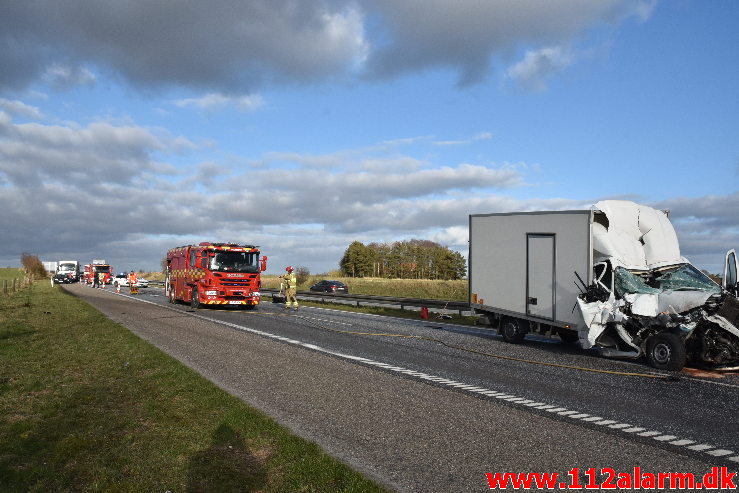 Bilbrand i det fri. Motorvejen ved DTC ved Vejle. 16/03-2020. Kl. 16:05.