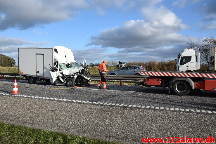 Bilbrand i det fri. Motorvejen ved DTC ved Vejle. 16/03-2020. Kl. 16:05.