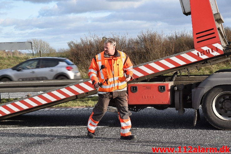 Bilbrand i det fri. Motorvejen ved DTC ved Vejle. 16/03-2020. Kl. 16:05.