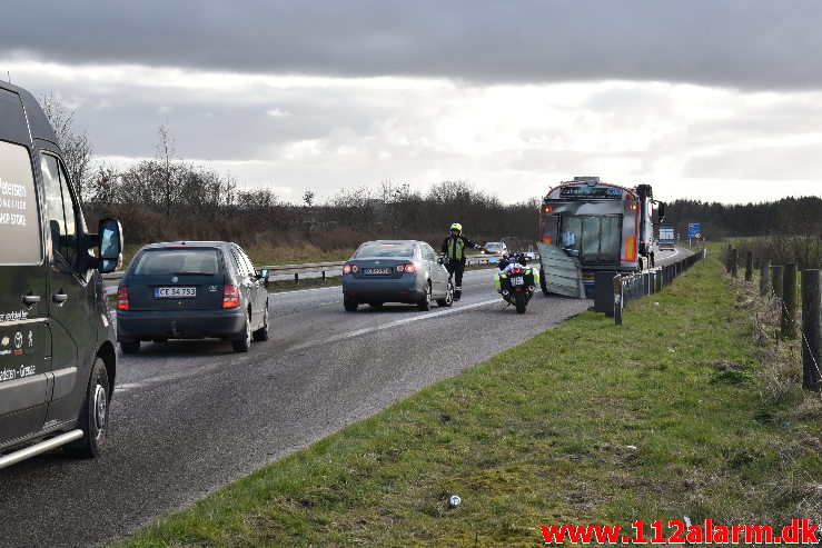 Bilbrand i det fri. Motorvejen ved DTC ved Vejle. 16/03-2020. Kl. 16:05.