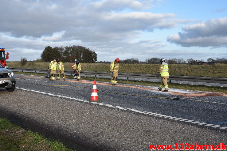 Bilbrand i det fri. Motorvejen ved DTC ved Vejle. 16/03-2020. Kl. 16:05.
