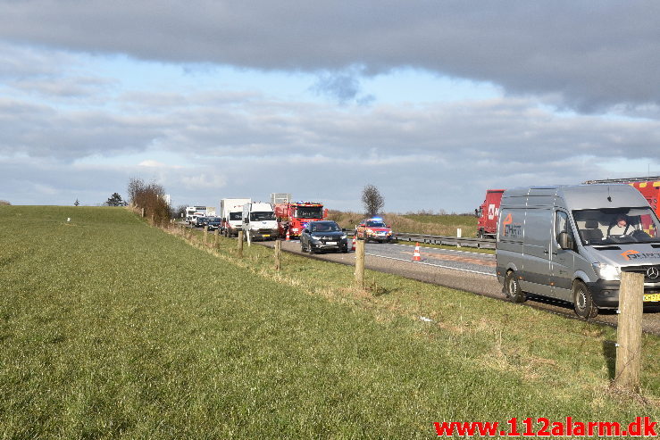 Bilbrand i det fri. Motorvejen ved DTC ved Vejle. 16/03-2020. Kl. 16:05.