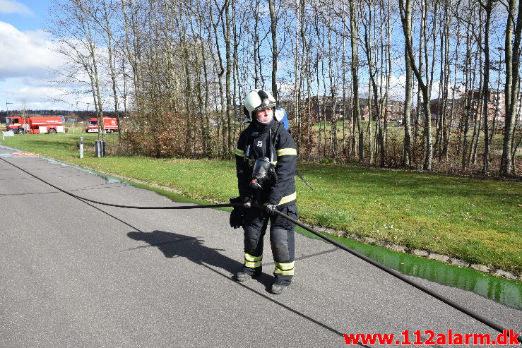 Større Kemikalie udslip. Lindestræde i Vejle. 19/03-2020. KL. 12:00.