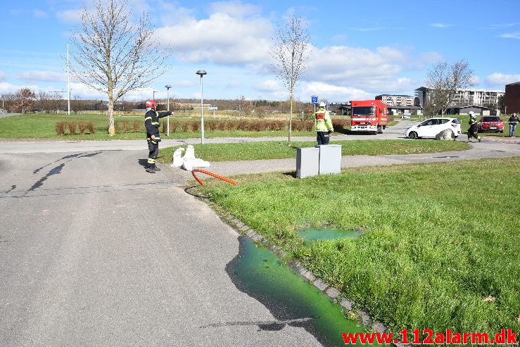 Større Kemikalie udslip. Lindestræde i Vejle. 19/03-2020. KL. 12:00.