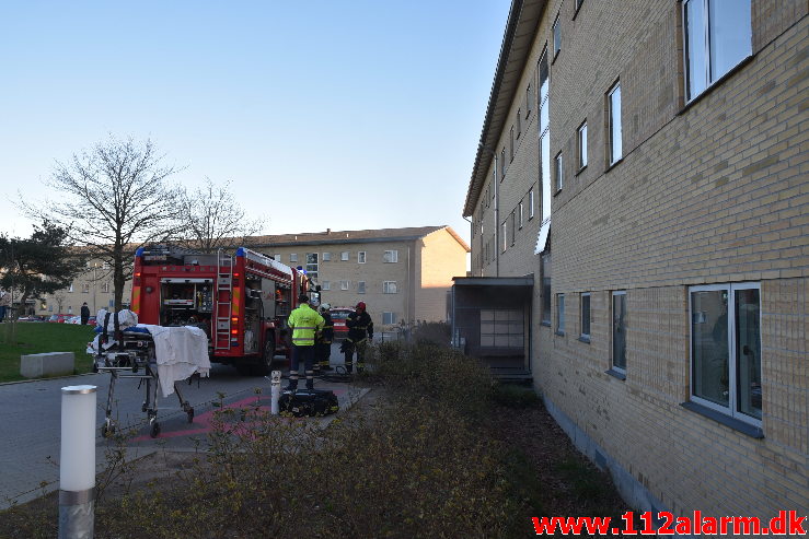 Bygn.brand-Etageejendom. Løget Center 77 i Vejle. 20/03-2020. Kl. 17:43.