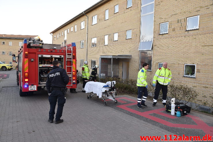 Bygn.brand-Etageejendom. Løget Center 77 i Vejle. 20/03-2020. Kl. 17:43.