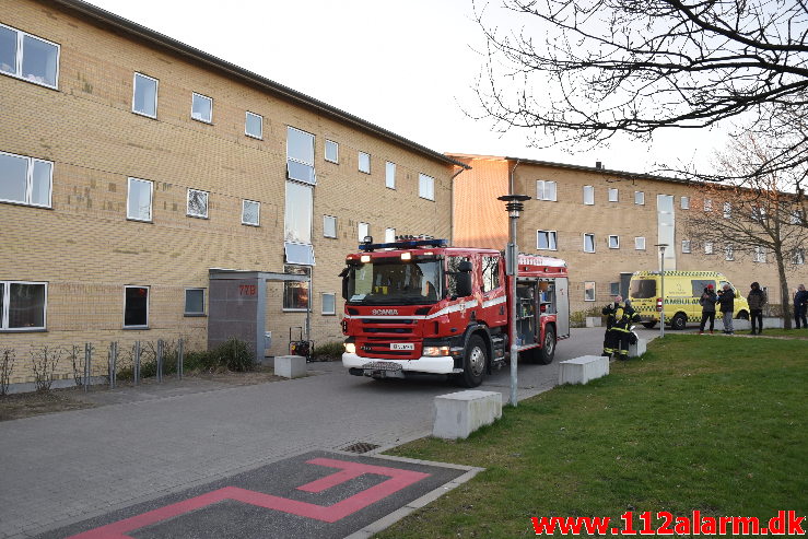 Bygn.brand-Etageejendom. Løget Center 77 i Vejle. 20/03-2020. Kl. 17:43.