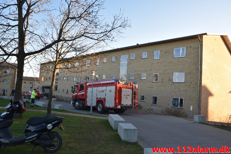 Bygn.brand-Etageejendom. Løget Center 77 i Vejle. 20/03-2020. Kl. 17:43.