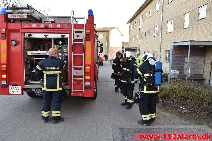 Bygn.brand-Etageejendom. Løget Center 77 i Vejle. 20/03-2020. Kl. 17:43.