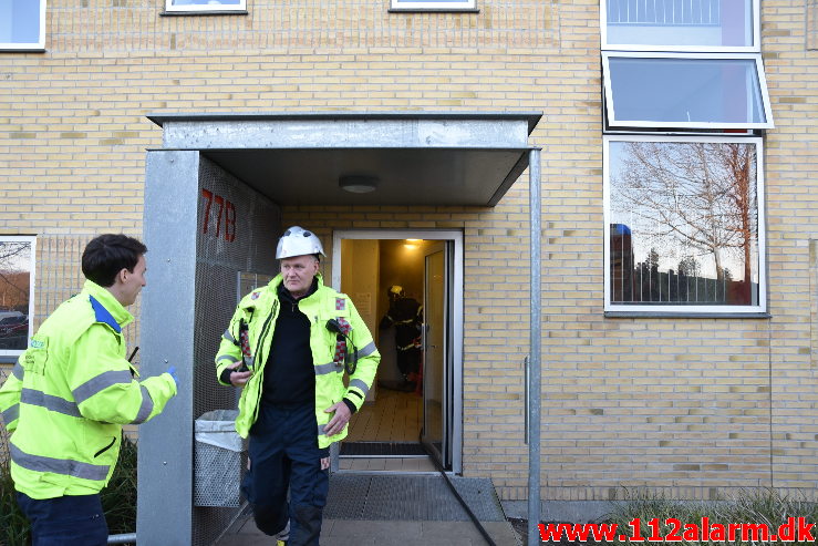 Bygn.brand-Etageejendom. Løget Center 77 i Vejle. 20/03-2020. Kl. 17:43.