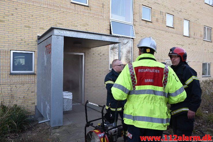 Bygn.brand-Etageejendom. Løget Center 77 i Vejle. 20/03-2020. Kl. 17:43.