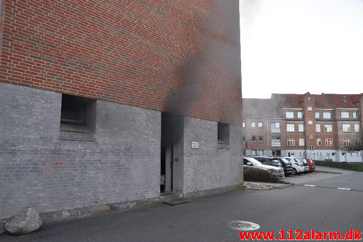 Brand i tørretumbler. Valdemarsgade 36 i Vejle. 21/03-2020. Kl. 17:33.