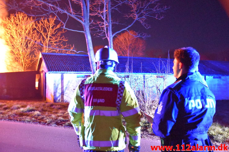 Laden stod i flammer. Hesselballevej ved Egtved. 27/03-2020. Kl. 19:52.