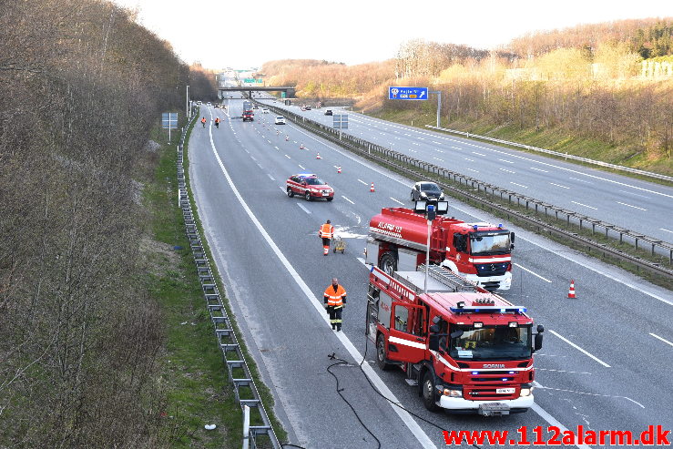 Brand i ARLA`s sættevogn. Motorvej E45 ved Vejle. 10/04-2020. Kl. 18:40.