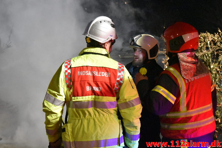 Voldsomt brand i carport. Ulvedalen i vejle øst. 12/04-2020. KL. 23:51.