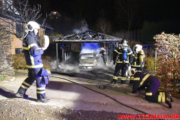 Voldsomt brand i carport. Ulvedalen i vejle øst. 12/04-2020. KL. 23:51.