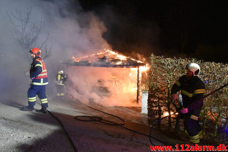 Voldsomt brand i carport. Ulvedalen i vejle øst. 12/04-2020. KL. 23:51.