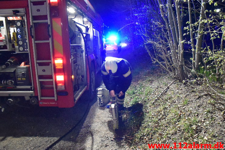 Voldsomt brand i carport. Ulvedalen i vejle øst. 12/04-2020. KL. 23:51.