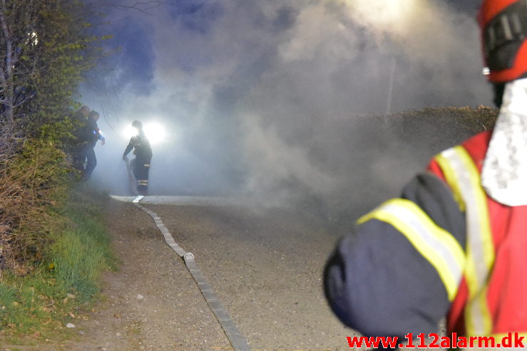 Voldsomt brand i carport. Ulvedalen i vejle øst. 12/04-2020. KL. 23:51.