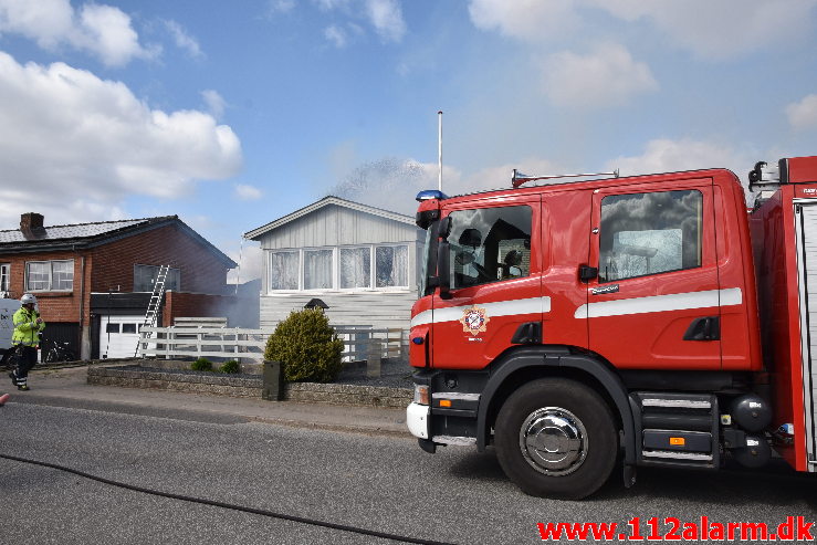 Voldsom brand i udhus. Tiufkærvej i Smidstrup. 13/04-2020. Kl. 15:01.