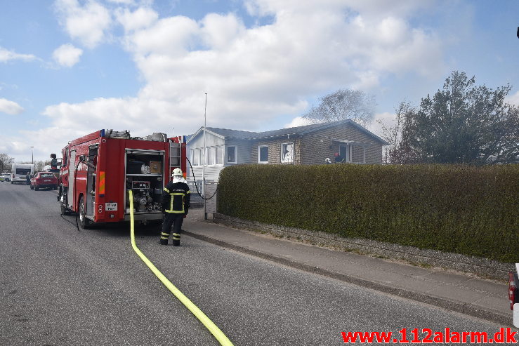 Voldsom brand i udhus. Tiufkærvej i Smidstrup. 13/04-2020. Kl. 15:01.