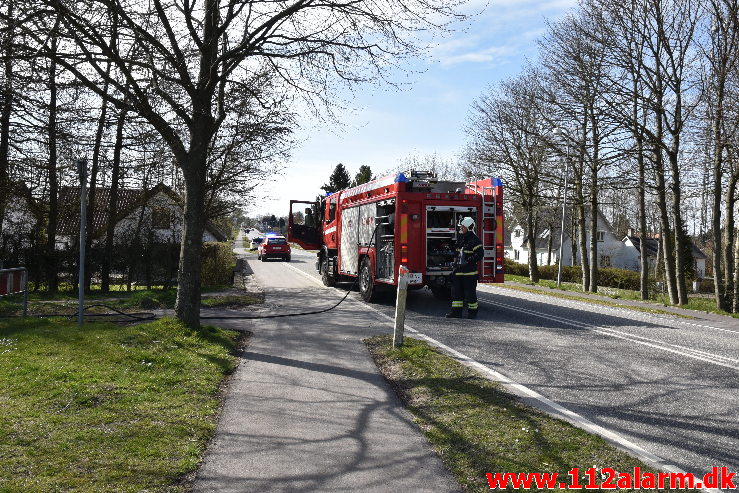 Mindre naturbrand. Jellingvej i Jelling. 14/04-2020. Kl. 15:14.