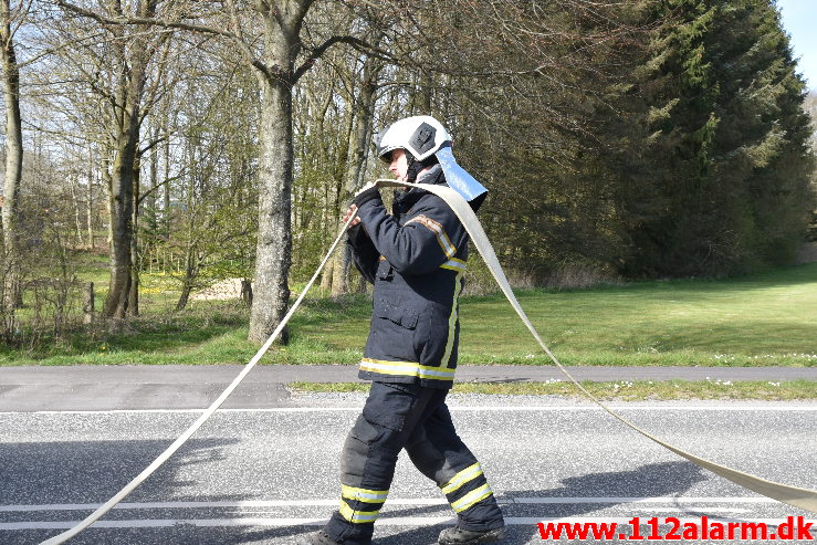 Mindre naturbrand. Jellingvej i Jelling. 14/04-2020. Kl. 15:14.