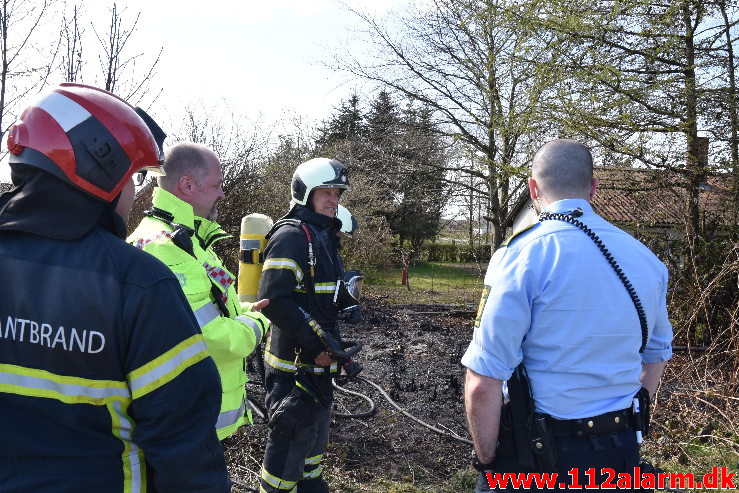 Mindre naturbrand. Jellingvej i Jelling. 14/04-2020. Kl. 15:14.