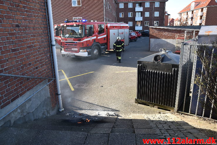 Brand i et eller andet. Egevang på Søndermarken. 17/04-2020. Kl. 17:41.