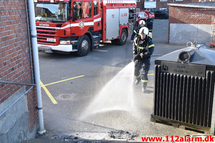 Brand i et eller andet. Egevang på Søndermarken. 17/04-2020. Kl. 17:41.