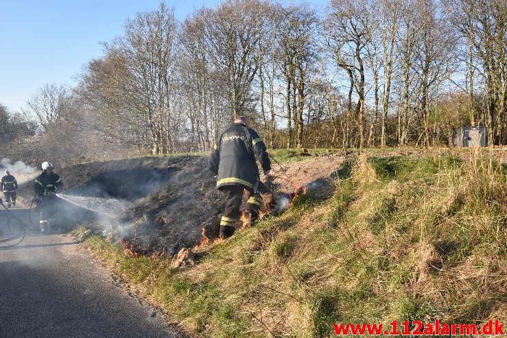 Ild i Skråning. Askevænget i Vejle. 17/04-2020. Kl. 18:58.