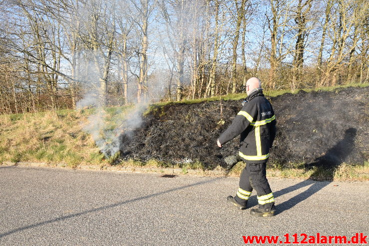 Ild i Skråning. Askevænget i Vejle. 17/04-2020. Kl. 18:58.