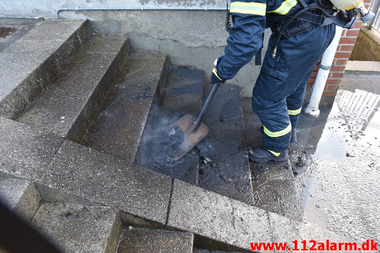 Brand i et eller andet. Egevang på Søndermarken. 17/04-2020. Kl. 17:41.