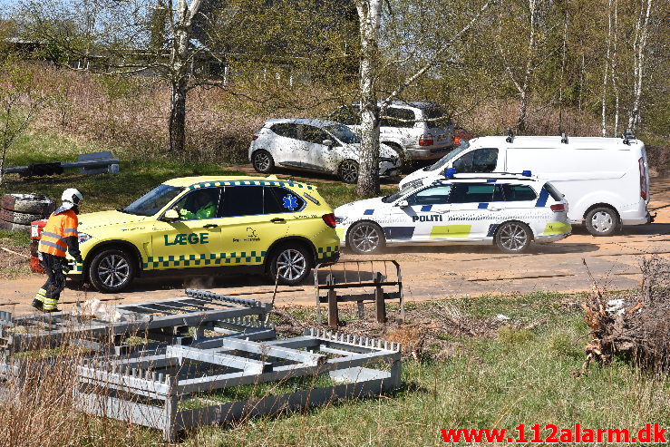 Lastbil væltet med et brag. Buldalen i Vejle. 22/04-2020. Kl. 14:46.