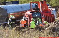 Lastbil væltet med et brag. Buldalen i Vejle. 22/04-2020. Kl. 14:46.