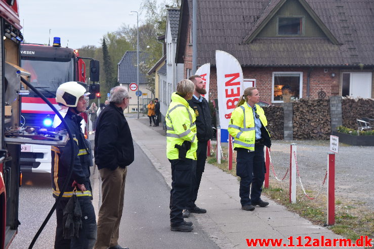 Ild i Industribygning. Jellingvej i Vejle. 26/04-2020. Kl. 20:06.