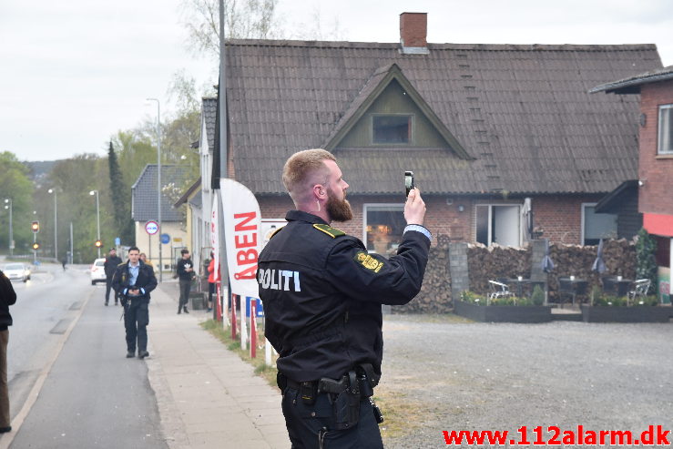 Ild i Industribygning. Jellingvej i Vejle. 26/04-2020. Kl. 20:06.