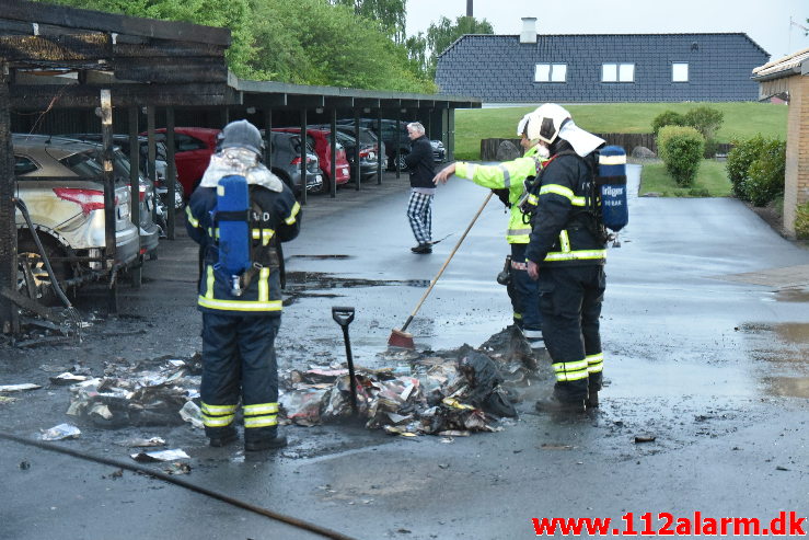 Ild i carport. Sandnæsvej i Vejle. 24/05-2020. KL. 03:53.