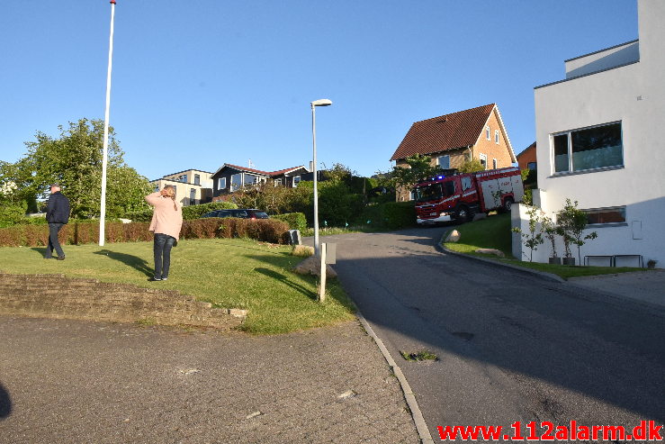 Ild i Fritliggende Garage. Dornsvej i Vejle. 27/05-2020. Kl. 20:14.