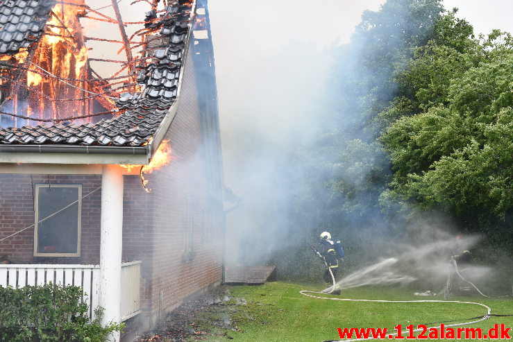 Voldsomt brand i Villa. Møllehusvej i Grejs. 12/06-2020. Kl. 18:34.