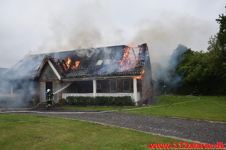 Voldsomt brand i Villa. Møllehusvej i Grejs. 12/06-2020. Kl. 18:34.